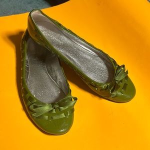 Banana Republic green ribbon ballet flats size 7